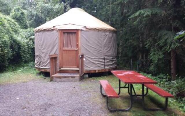 Snowflower Camping Resort 16 ft. Yurt 10