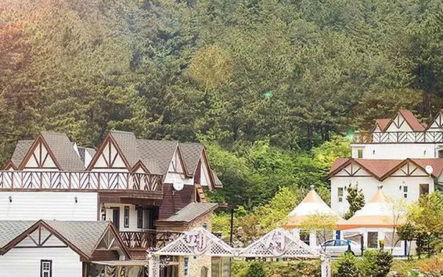 Baeksajang Hill House Pension