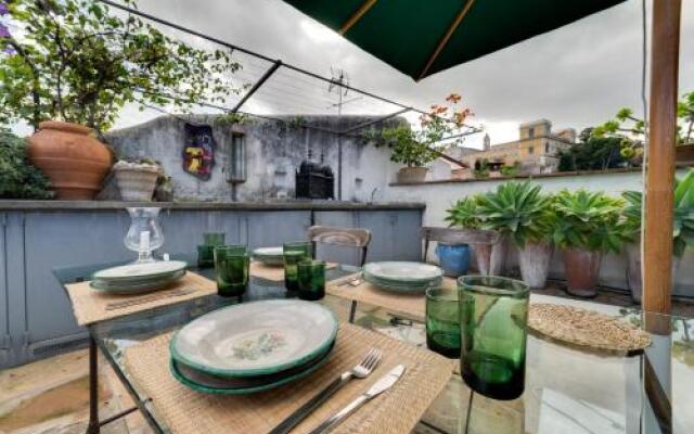 Luxury Art Apt With Terrace in Trastevere, Serviced by Hostmaker