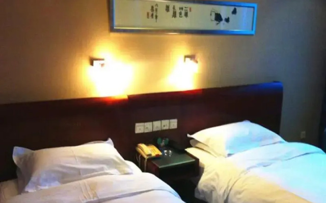 Yun-Ray Ambassador Hotel