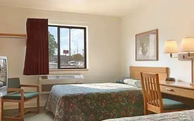 Super 8 by Wyndham Hammond/North