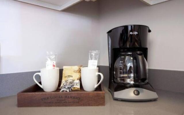 Downtown Convenience with Breathtaking Rooftop Views!