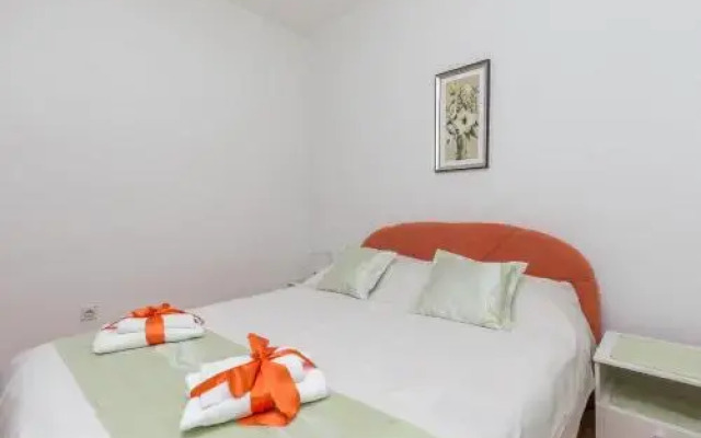 Amira Apartments
