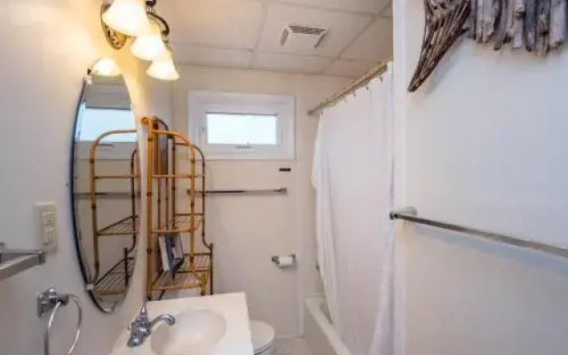 46th St Windjammer 303 2Br Condo