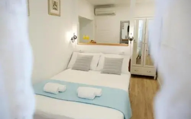 Split Old Town Suites