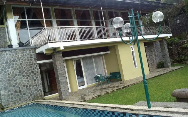 Villa Bukit Danau