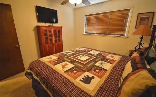 206 Coal Mountain - 3 Br condo by RedAwning