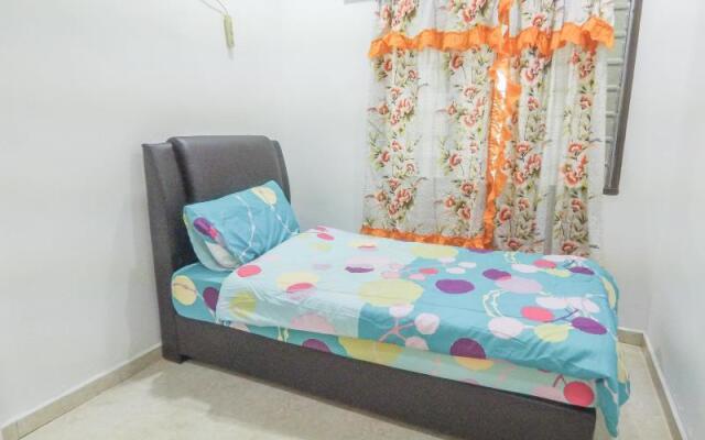 715 Kluang Holiday Home