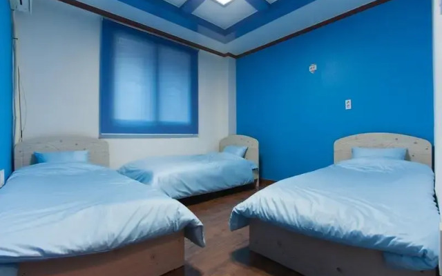 November Guesthouse