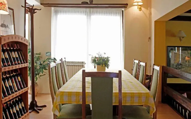 Queen Teuta Palace Resort