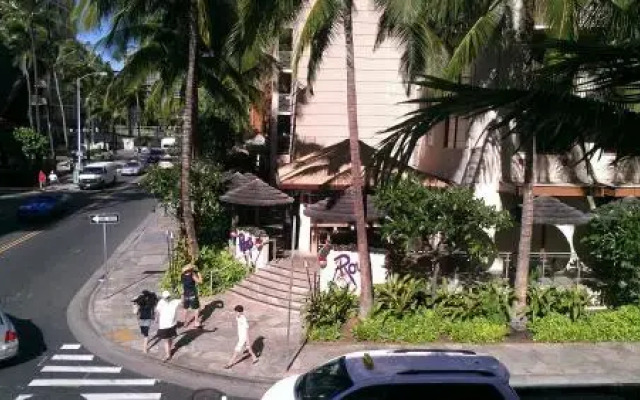 Waikiki Beach Apartment #225