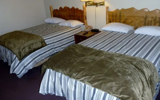 The Otter Supper Club & Lodge