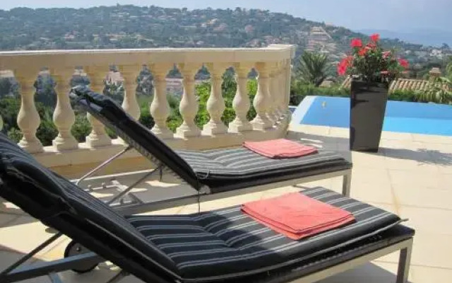 La Maison Jaune