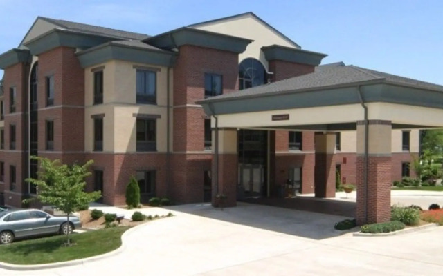 Crossroads Inn And Suites