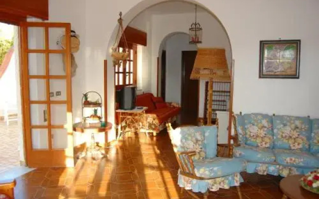 Airport Villa Mary