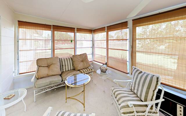 Sunny Beach Bungalow - 2 Br Home