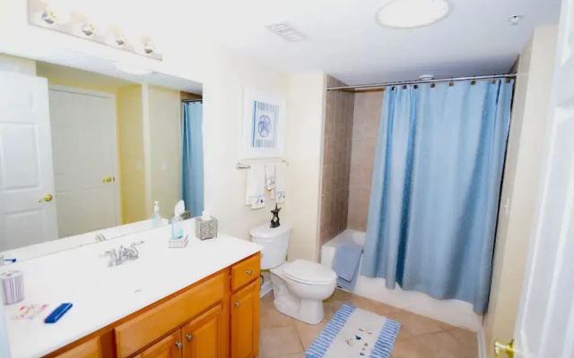 Bahia Vista I 403 3 Br condo by RedAwning