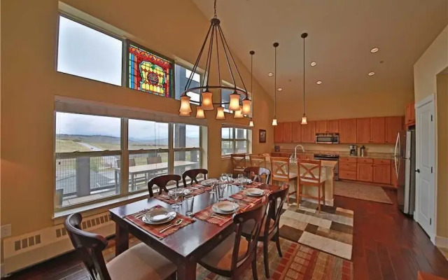 Base Camp One 416C Penthouse - 3 Br Condo
