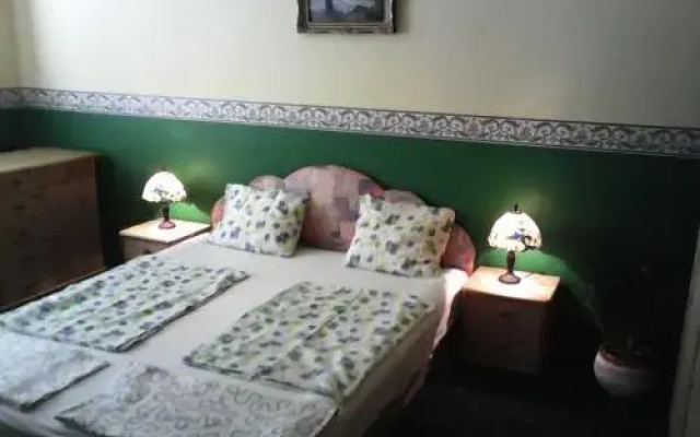 Babérliget Apartmanház