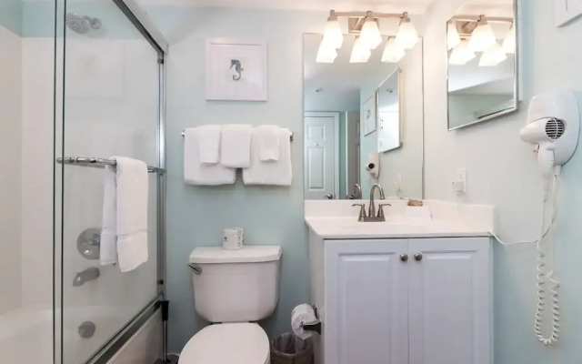 Pelican Isle 510 by RedAwning