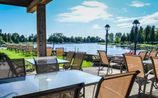 Kit-Wat Motel & Marina