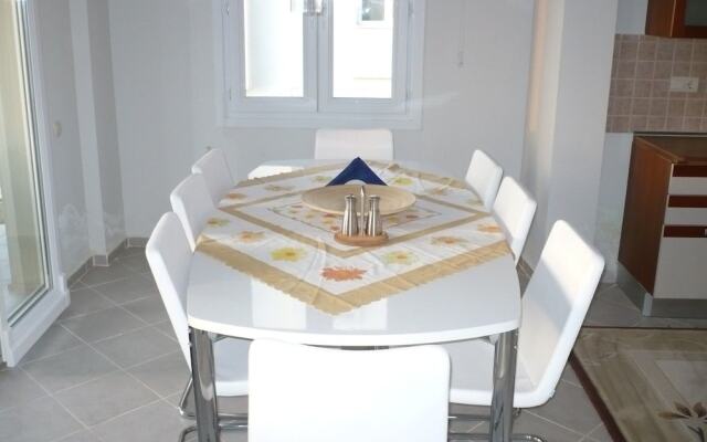 Important Group Villa Amber