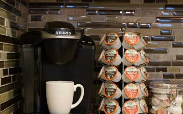 Spacious 3 BR Near Downtown by Domio