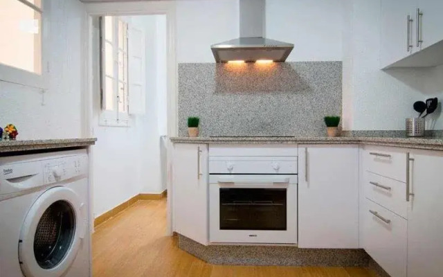 Holidays2Malaga Heredia 3 bedroom opposite Malaga Port