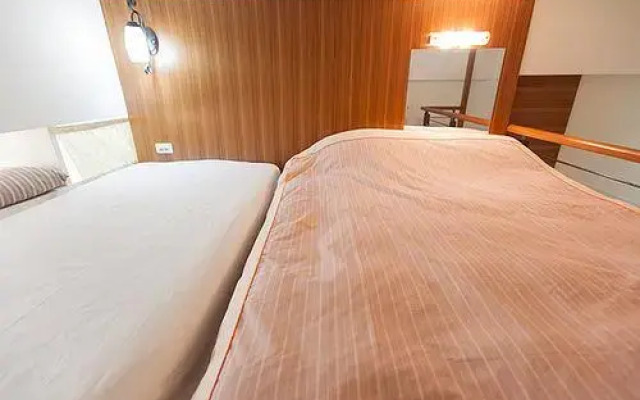 Hua Guan Suite