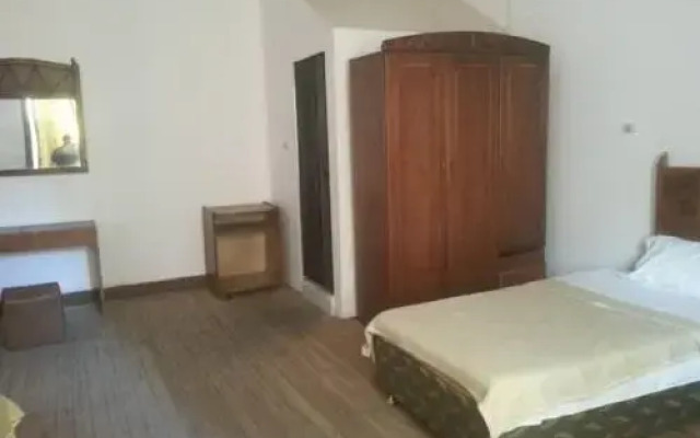 Louris Inn