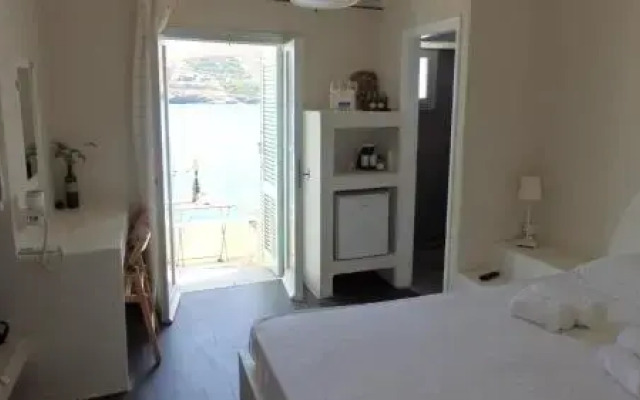 Aegean View Seaside Rooms & Studios