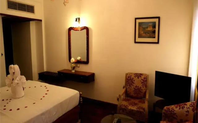 Aveda Hotel Kamal
