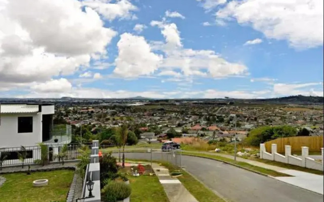 Porsche Home in Manukau Near Auckland Airport