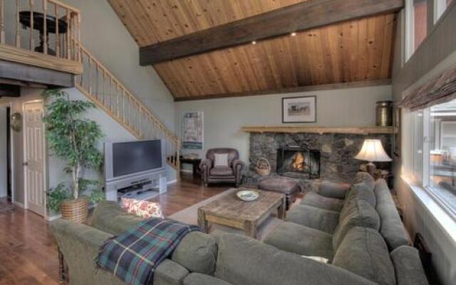 Welch Pet Friendly Cabin by RedAwning