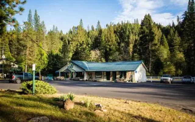 Yosemite Lakes Bunkhouse Cabin 34
