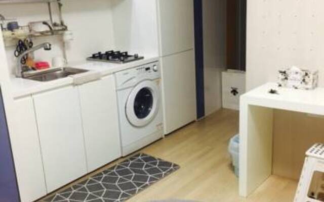 Nicole. W Apartment 1