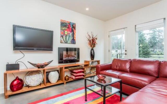 Eco-Friendly Seattle Townhome by RedAwning