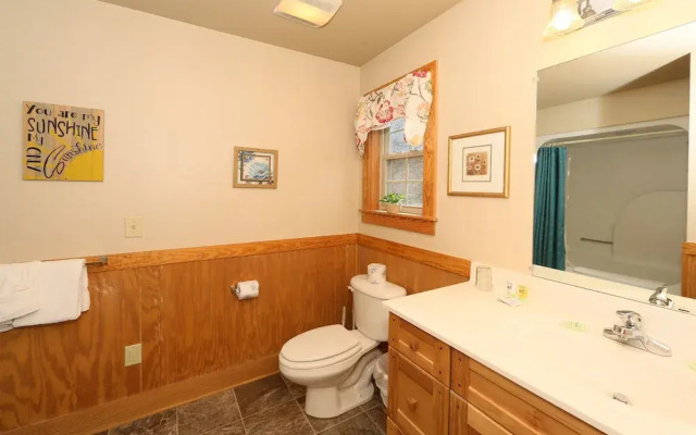 Cedar Falls 8 3 Br cabin by RedAwning