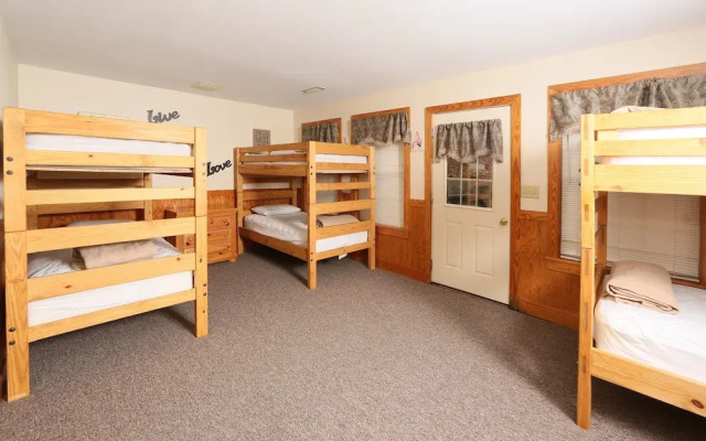 Wildwood Falls 4 3 Br cabin by RedAwning