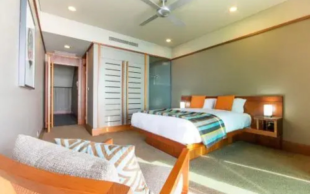 Yacht Club Villa