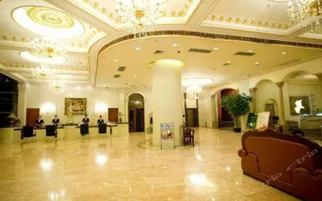Emp-court Hotel