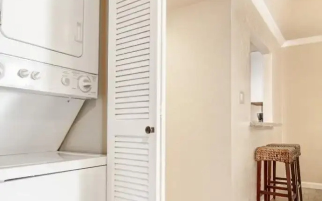 SLS Casa Requena with FREE Heated Pool & Spa.