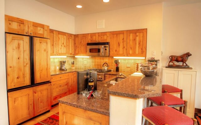 S2 The Meadows Townhome by RedAwning