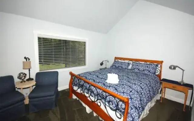 Lakeview Avenue Holiday home