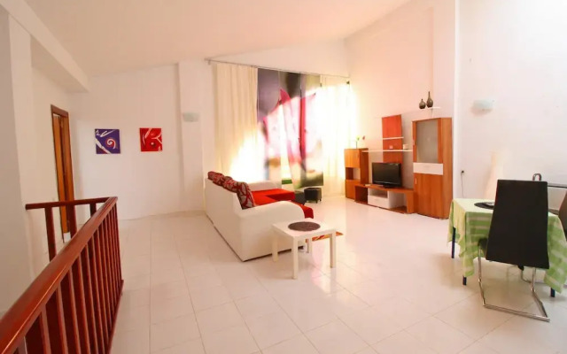 Esmeralda Apts.
