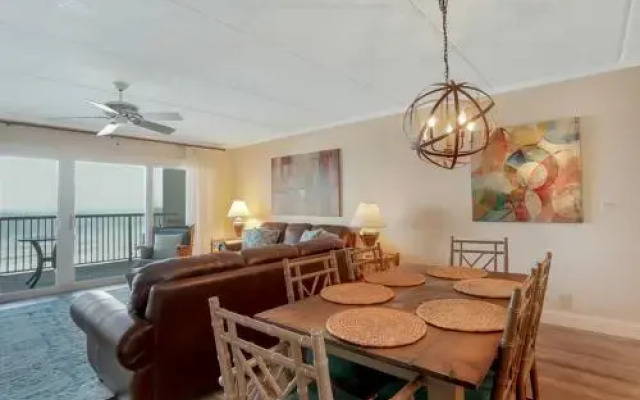 Upper Unit Condo Overlooking Both the Ocean Pier and Swimming Pool by RedAwning