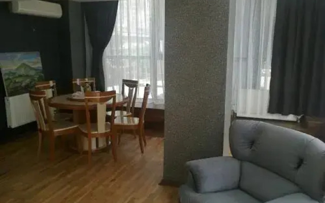 Apartment on Uzeyir Gadjibeyli Street Formula 1