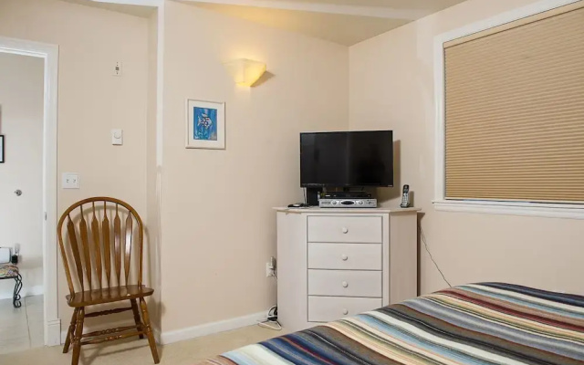 Seaview Condos 403 2 Br by RedAwning
