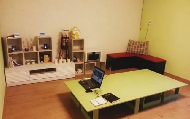 Yellow Submarine Guesthouse