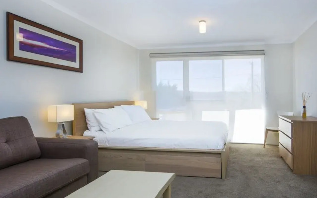 Cascades 3 Well Appointed and Central location